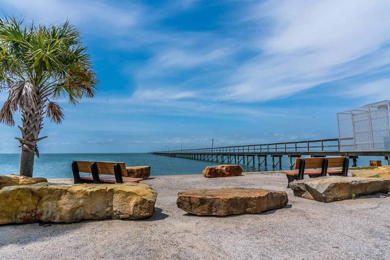 Sunny Daze Walk To Beach 2 Decks Pet Friendly Has A Mini Bar Galveston Ngoại thất bức ảnh